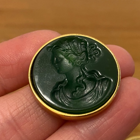 Vintage Intaglio Forest Green Victorian Era Style Earrings - Picture 5 of 7